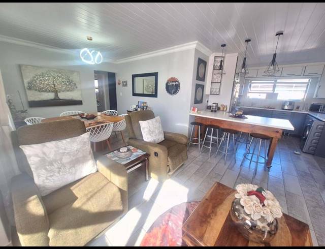 3 BEDROOM TOWNHOUSE FOR SALE IN DANA BAY